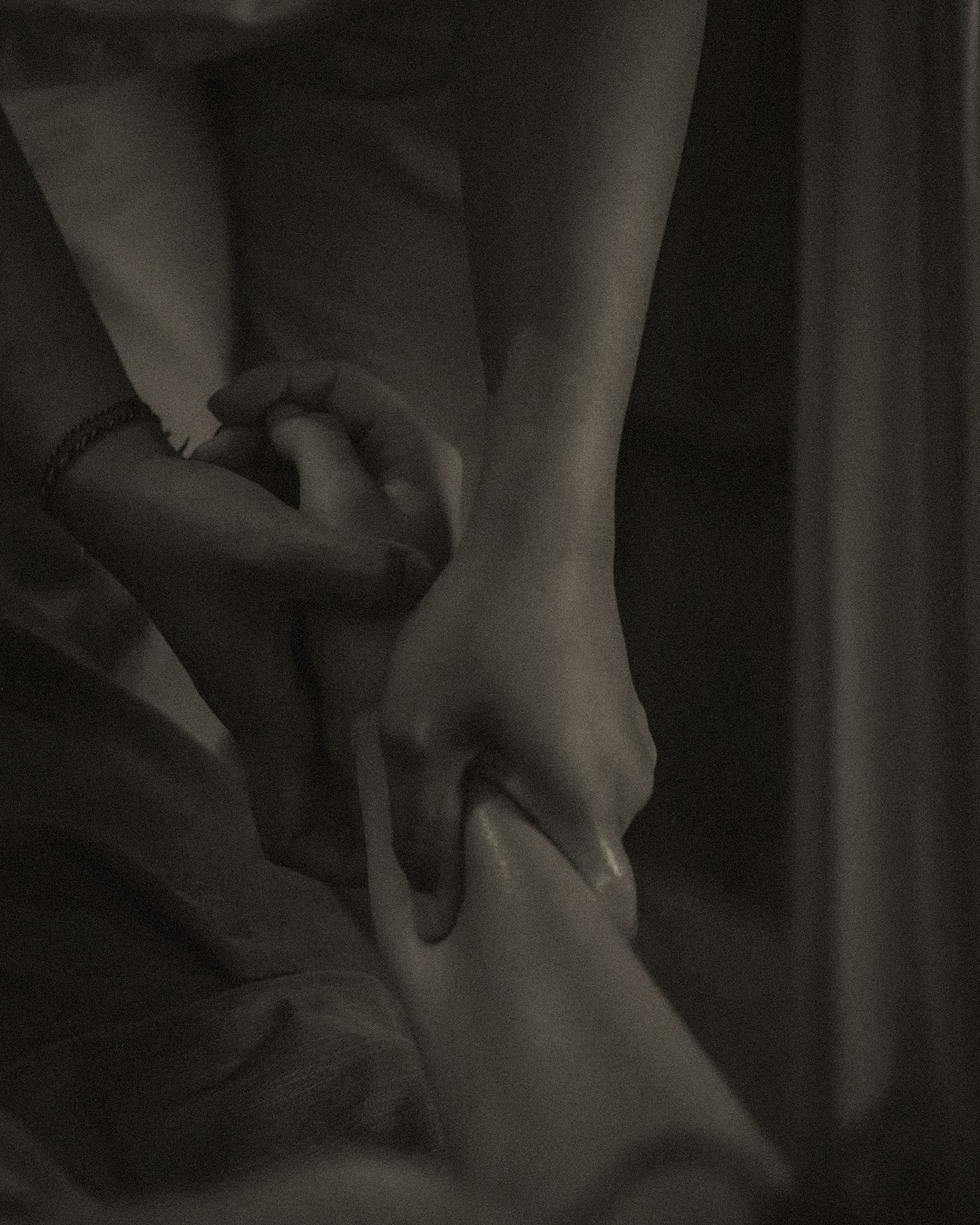 Gentle hand technique during a lymphatic release massage